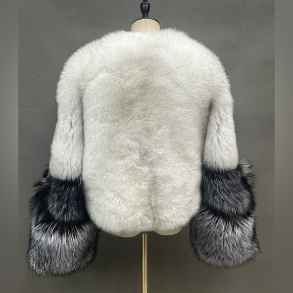 Beautiful Natural Fur Coat - Picture 5 of 5